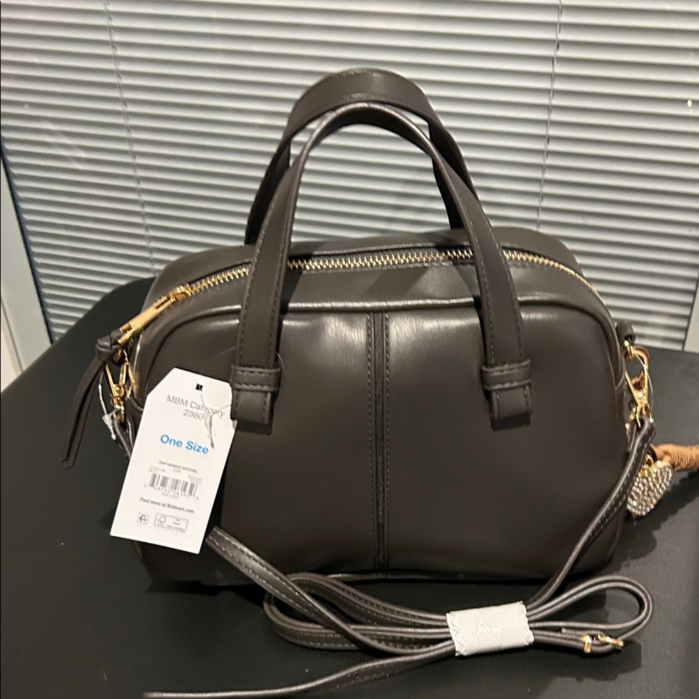 Three beautiful handbags! New you will get all three. - Picture 8 of 13